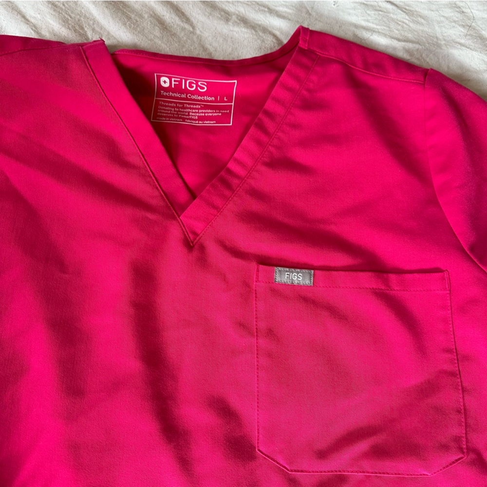 Like new - Figs Ultra Rose Catarina Scrub Top